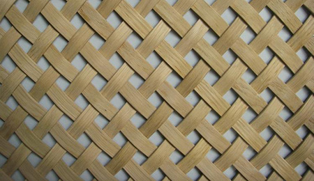 Фрагмент решетки плетением тонкой полосы