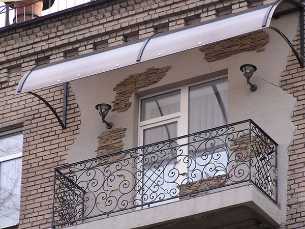 Как установить козырек на балкон