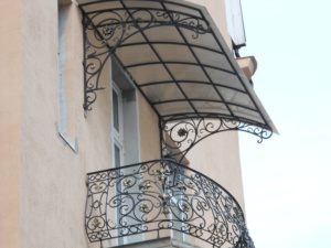 балконный козырек из поликарбоната